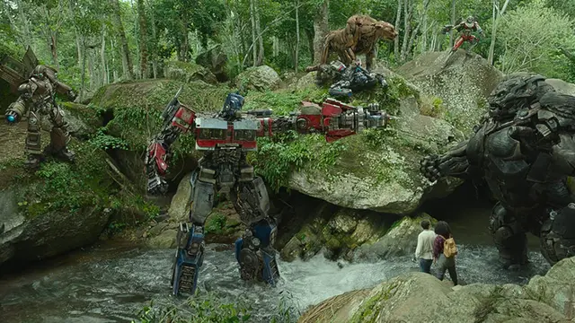 Momen pertemuan Maximals dan Autobots yang memukau mata.