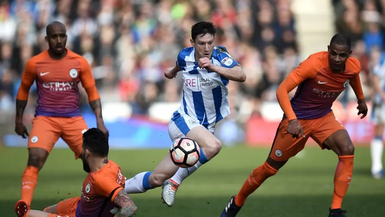 Fernando Reges (Huddersfield Town Vs Manchester City)