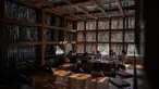 Dalam gambar pada 15 September 2018, orang-orang membaca di Perpustakaan Liyuan, pinggiran kota Beijing. Jauh di dalam lembah yang dikelilingi perbukitan berbatu, sebuah perpustakaan kayu berdiri di atas anak sungai. (FRED DUFOUR/AFP)