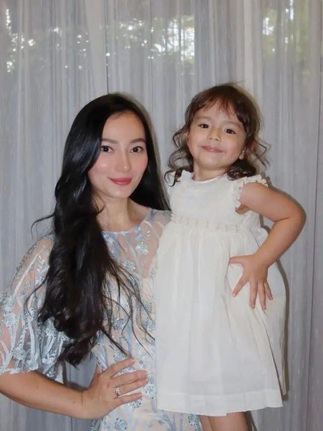 Potret Asmirandah dan Chloe Emmanuelle (Sumber: Instagram/chloeemmanuellevanwattimena)