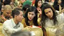 Lukman Sardi, Dian Sastro, dan Adinia Wirasti saat menghadiri peringatan Hari Film Nasional ke-65 di Istana Negara, Jakarta, Senin (30/3/2015). (Liputan6.com/Faizal Fanani)