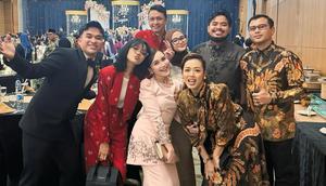 Potret tamu artis di pernikahan Boiyen dan Rully Anggi Akbar. [IG: @ayutingting92]