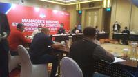 Pertemuan PT LIB dengan dalam rapat manajer (managers meeting) klub Liga 1 2020 di Hotel Sheraton, Kota Bandung, Senin (21/9/2020). (Liputan6.com/Huyogo Simbolon)