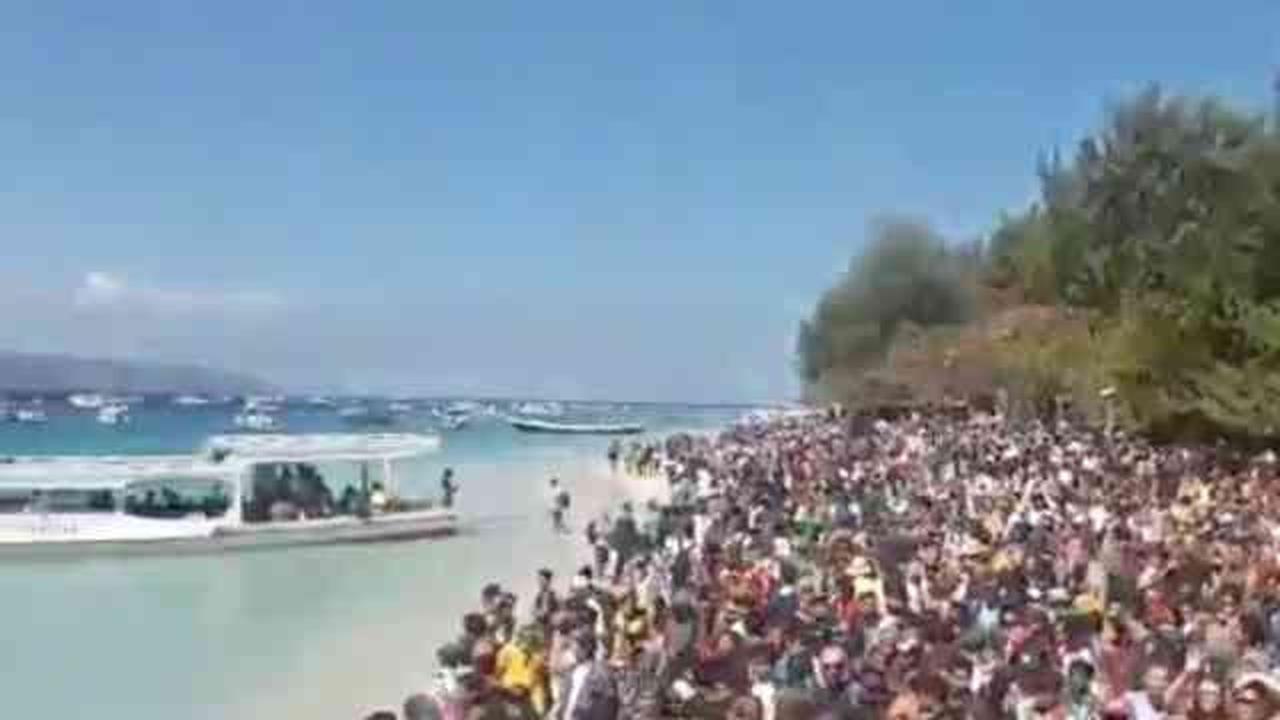 Video Suasana Evakuasi Seribu Wisatawan Usai Gempa Lombok