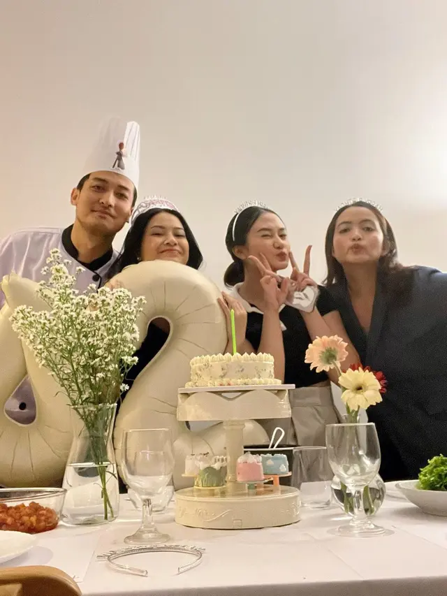 6 Potret Ultah Hanggini ke-24, Luthfi Aulia Hadiahi Lagu Romantis