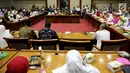 Suasana pertemuan korban First Travel dengan Komisi VIII DPR Fraksi PPP, Jakarta, (18/8). Mereka meminta anggota DPR khususnya Fraksi PPP memfasilitasi pertemuan dengan Kemenag, OJK, Bareskrim, KPPU dan Pihak First Travel. (Liputan6.com/Johan Tallo)