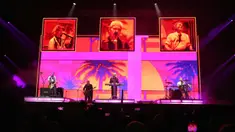 Penampilan grup band asal Denmark, Michael Learns to Rock di konser 90's Intimate 2nd Edition di Istora Senayan, Jakarta, Sabtu (7/2/2026). Istora Gelora Bung Karno, Senayan, Jakarta, Sabtu (7/2/2026) malam kembali bergemuruh. Kali ini, gemuruh disebabkan riuh nuansa nostalgia musik era 1990-an. (Fimela.com/Adrian Putra)