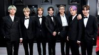 Boyband BTS during their first appearance at the 2019 Grammy Awards at the Staples Center, Los Angeles, Sunday (10/2).  In addition to being nominated, BTS will also appear on stage as the winning performers and readers.  (Neilson Barnard/Getty Images/AFP)