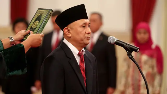 Presiden Jokowi melantik Teten Masduki sebagai Kepala Staf Kepresidenan. Teten menggantikan Luhut Binsar Pandjaitan, yang menjabat sebagai Menteri Koordinator Bidang Politik Hukum dan Keamanan (Menko Polhukam).