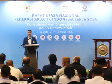Ketua Umum Akuatik Indonesia, Anindya Bakrie, memberi sambutan saat Rakernas Akuatik Indonesia di Hotel Arya Duta, Jakarta, Sabtu (28/2/2026). (Bola.com/M Iqbal Ichsan)