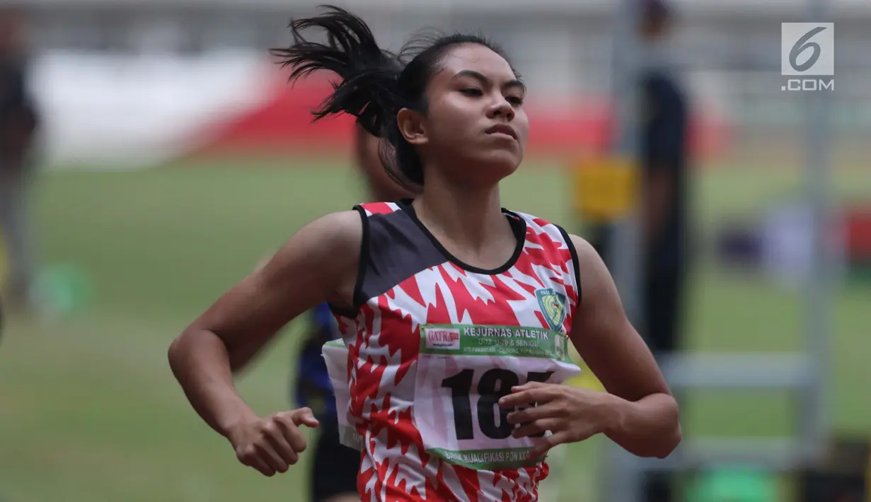 Atlet asal DKI Jakarta, Jeany Nurainy saat menyelesaikan lomba lari 100 meter putri U-20 Kejurnas Atletik U18, U20 dan Senior 2019 di Stadion Pakansari, Kab Bogor, Jumat (2/8/2019). Jeany Nurainy meraih posisi pertama dengan catatan waktu 12,15 detik. (Liputan6.com/Helmi Fithriansyah)