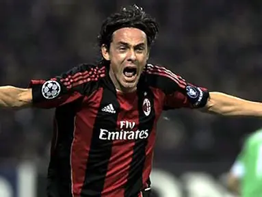 Selebrasi striker gaek AC Milan Filippo Inzaghi seusai menjebol gawang Real Madrid pada laga Liga Champions di San Siro, Milan, 3 November 2010. AFP PHOTO/OLIVIER MORIN
