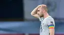 Kegagalan mempertahankan posisi di Bundesliga ini memicu kekecewaan mendalam dari para pemain di lapangan hijau termasuk Christian Eriksen. (AFP/Ina Fassbender)