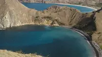 Pemandangan dari atas bukit di Pulau Padar TN Komodo (Liputan6.com / Harun Mahbub)