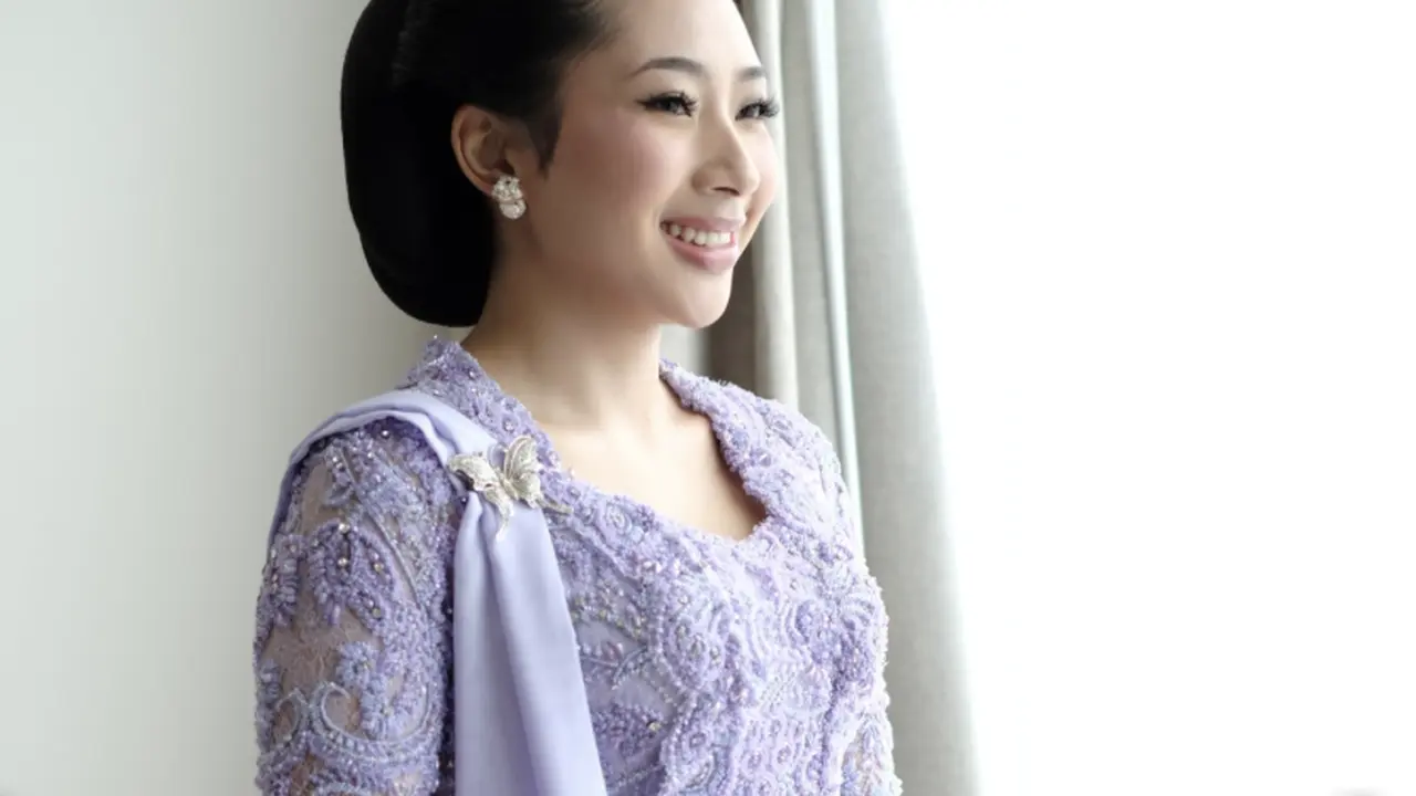 Model Kebaya Soft Ungu Terbaru 2026