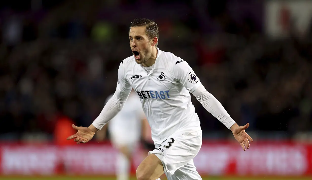Satu gol Gylfi Sigurdsson membuat Swansea City menang 2-1 atas Southampton pada lanjutan Premier League di Liberty Stadium, Swansea, Wales, (31/1/2017). (David Davies/PA via AP)