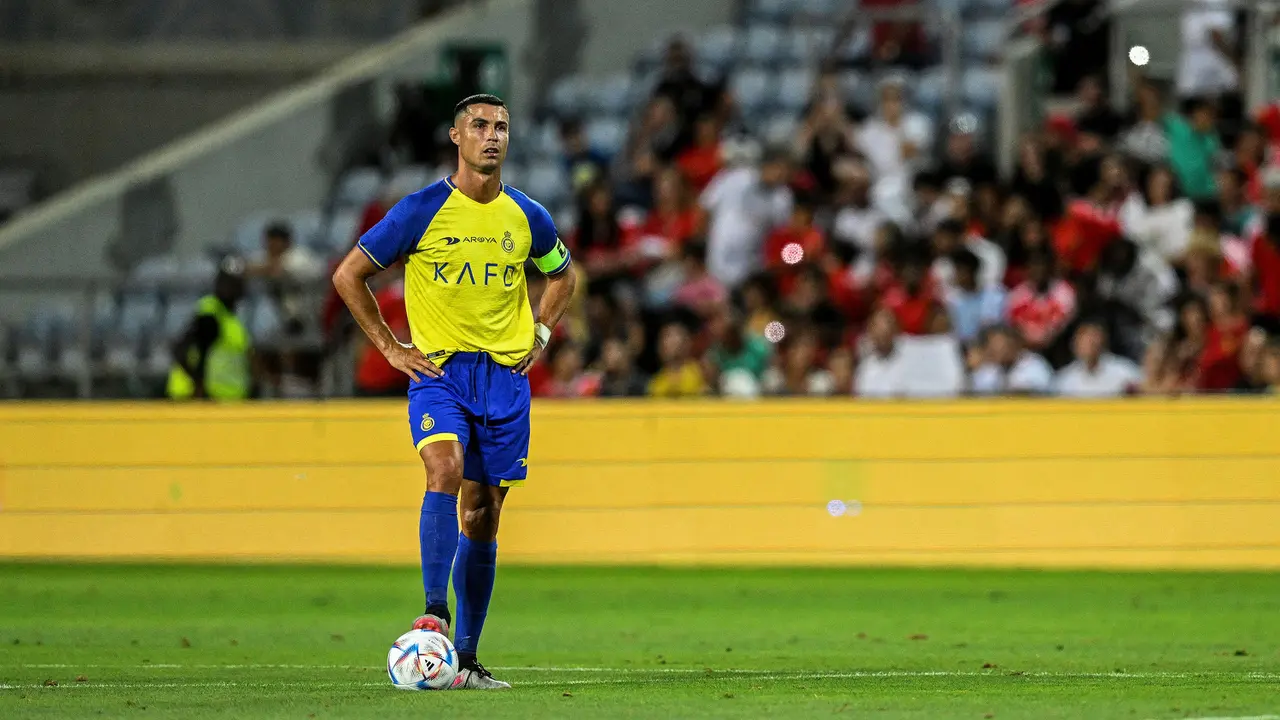 Foto: Dua Rekannya Tampil Impresif, Cristiano Ronaldo Tunjukkan Ekspresi Ini Setelah Al Nassr Dibantai Benfica