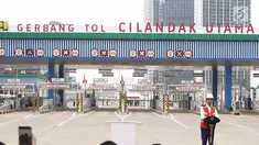 Presiden Joko Widodo memberikan sambutan saat peresmian jalan tol Depok - Antasari seksi 1 di Jakarta, Kamis (27/9). Jokowi meresmikan Jalan tol Depok-Antasari seksi 1 yakni ruas Antasari-Brigif sepanjang 5,8 km. (Liputan6.com/Herman Zakharia)