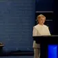 Trump dan Hillary saling serang dalam debat capres AS.