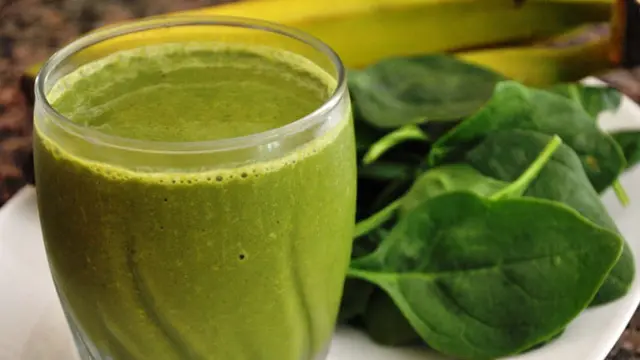 green-smoothie-130902b.jpg