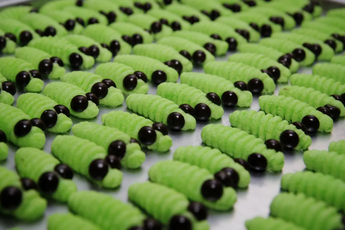 semprit kue ulat daun