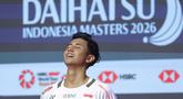 Pebulu tangkis tunggal putra Indonesia, Alwi Farhan merayakan gelar juara Indonesia Masters 2026 usai mengalahkan wakil Thailand, Panitchaphon Teeraratsakul, pada laga final di Istora Gelora Bung Karno, Senayan, Jakarta, Minggu (25/1/2026). Tunggal putra Indonesia, Alwi Farhan mengukir sejarah di Indonesia Masters 2026. Alwi Farhan sukses meredam perlawanan wakil Thailand, Panitchaphon Teeraratsakul. (Bola.com/Bagaskara Lazuardi)