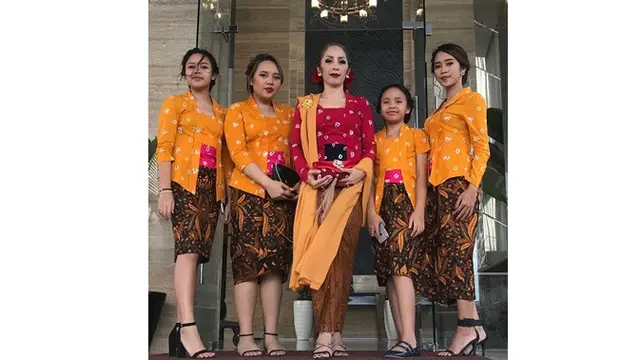 Jarang Terekspos, Ini 6 Potret Vitta Dessy Istri Ari Lasso