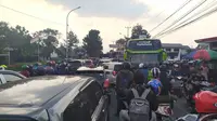 Kawasan Puncak, Bogor mengalami kemacetan, Sabtu (9/11/2019). (Liputan6.com/ Achmad Sudarno)