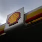 Tanda di pom bensin shell di London, Kamis (2/2/2023). Shell mengatakan akan mengembalikan US$ 4 miliar kepada pemegang saham dan secara signifikan menaikkan dividennya, menyusul rekor pendapatan. (AP Photo/Kirsty Wigglesworth)