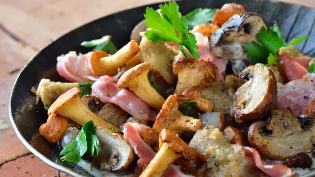 5 Penyedap Rasa Alami untuk Gantikan MSG (Karl Allgaeuer/Shutterstock)