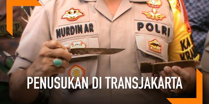 VIDEO: Pria Tusuk Penumpang di Halte Transjakarta