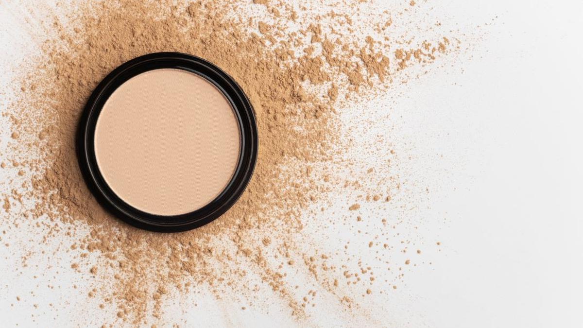 7 Langkah Tepat Aplikasi Bedak Tabur agar Merata dan Makeup Lebih Tahan Lama