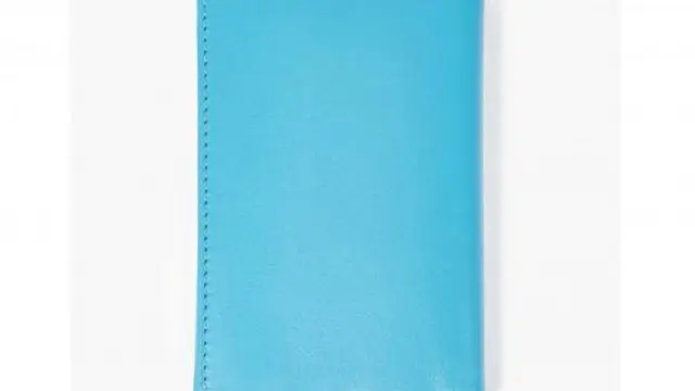 Comme Des Garcons Leather Card Holder (Sumber foto: independent.co.uk)