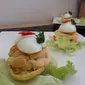 Bentuknya mirip burger, tapi makanan favorit Sultan HB VII itu dilokalkan dengan nama sangga buwana. (Liputan6.com/Switzy Sabandar)