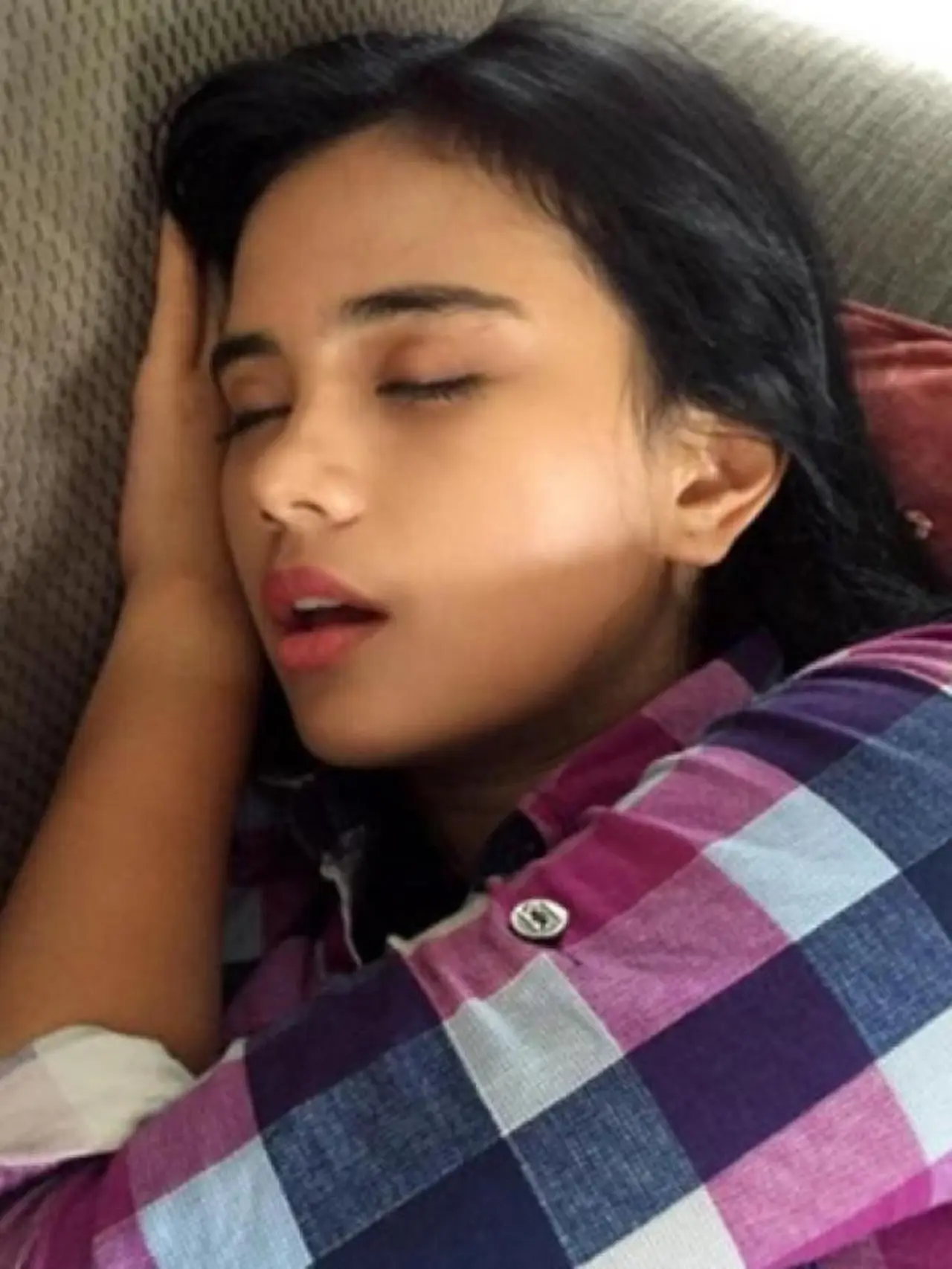 Pose Tidur Artis Cantik Ini Bikin Kaget Showbiz 7064