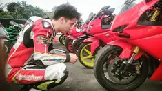 Menjadi artis sinetron yang tengah naik daun, Stefan William mulai dikenal luas usai membintangi sinetron Anak Jalanan pada 2015 lalu. Kala itu ia berperan sebagai cowok yang jago balapan. (Liputan6.com/IG/@stefannwilliam)