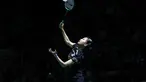 Pebulu tangkis tunggal putri Indonesia, Putri Kusuma Wardani saat beraksi melawan wakil Taiwan, Sung Shuo Yun, pada babak 32 besar Indonesia Masters 2026 di Istora Gelora Bung Karno, Senayan, Jakarta, Rabu (21/1/2026) malam. Mengalahkan wakil Taiwan, Sung Shuo Yun, tunggal putri Indonesia, Putri Kusuma Wardani memastikan langkah ke babak 16 besar Indonesia Masters 2026. (Bola.com/Abdul Aziz)