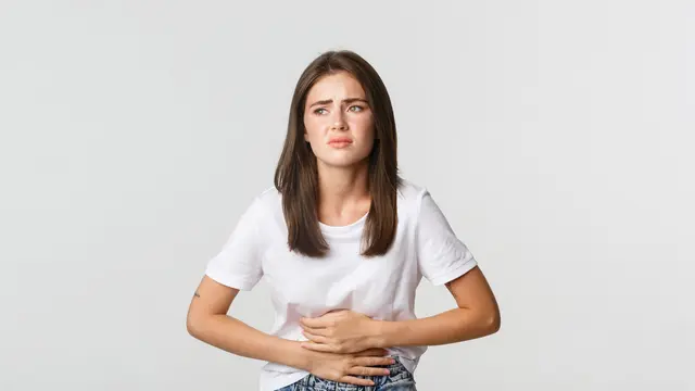 Perut kembung dan sulit buang air besar merupakan tanda ileus paralitik