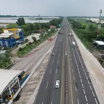 Pada Hari Raya Nyepi 2024, PT Jasamarga Transjawa Tol catat sebanyak 32.493 kendaraan menuju Jakarta. Total volume kendaraan yang menuju Jakarta melalui Gerbang Tol (GT) Cikampek Utama ini naik 30,27% jika dibandingkan lalu lintas (lalin) normal sebanyak 24.942 kendaraan. (Dok. PT Jasamarga Transjawa Tol)