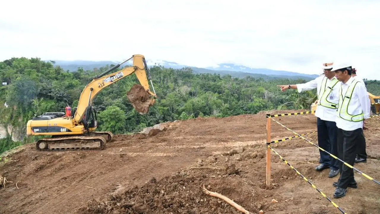 Presiden Jokowi meninjau pembangunan waduk