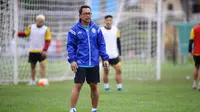 Pelatih Arema FC, Aji Santoso gelar persiapan jelang hadapi Sriwijaya FC di 8 besar Piala Presiden. (Rana Adwa/Liputan6.com)