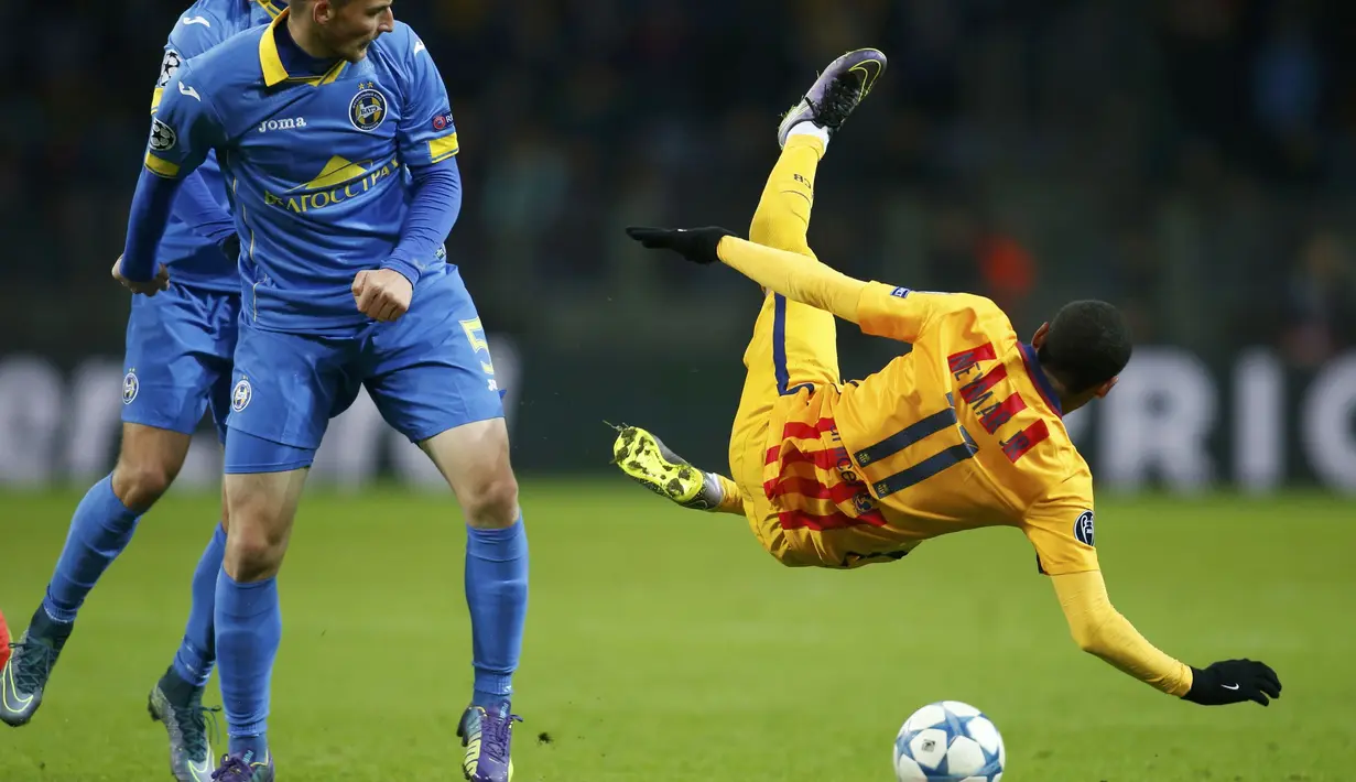 Aksi Neymar saat melawan BATE Borisov di laga Grup E Liga Champions di Borisov Arena, Belarus, Rabu (21/10/2015) dini hari WIB. (Reuters/Vasily Fedosenko)