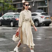 Simak deretan inspirasi menggunakan rok pleats yang mampu menjadikan tampilan terlihat lebih stylish.  (Foto: Instagram/ thestylestalker)