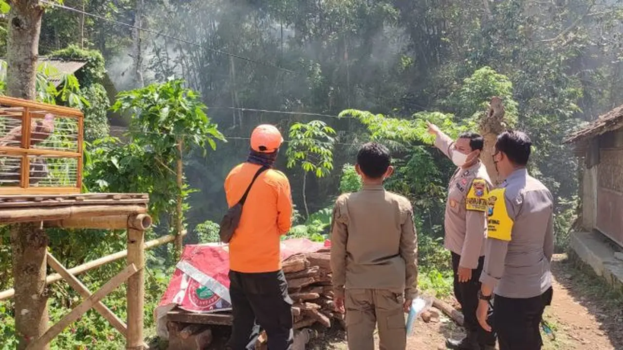 Kapolres Jember AKBP Hery Purnomo lakukan mitigasi bencana naiknya status Gunung. Raung (Istimewa)