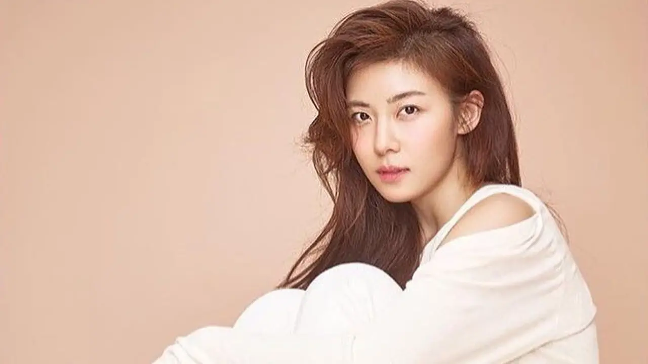[Bintang] Alasan Ha Ji Won Senang dengan Pria yang Lebih Muda