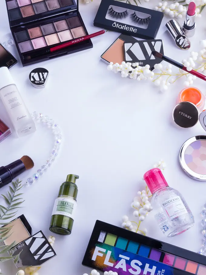 Tips hemat belanja makeup dan skincare / Photo by Jake Peterson on Unsplash