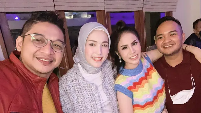 Pasha Ungu bersama istri dan Momo Geisha dengan suaminya (Foto: Instagram/@therealmomogeisha)