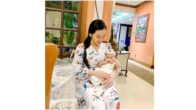 Momen Manis Tya Arifin Asuh Anak (sumber: instagram/@tyaarifinnw)