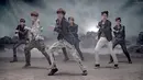 Dalam music video MAMA, EXO menyajikan konsep fiksi sains. Dalam beberapa potongan video, para personel EXO tampak memiliki kekuatan super. (Foto: soompi.com)