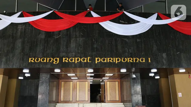 DPR Hias Ruang Paripurna